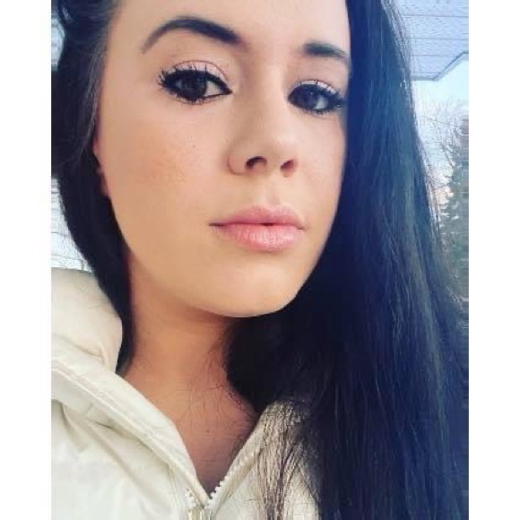 Meet your Posher, Kayla - Picture 1 of 1